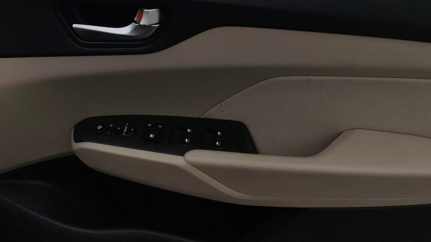 2020 Hyundai Verna SX 1.5 VTVT, Petrol, Manual, 27,283 km, Driver Side Door Panels Control