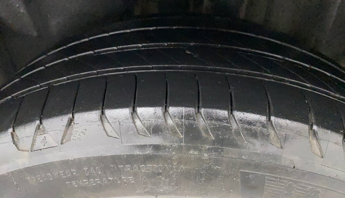 2015 Volkswagen Vento HIGHLINE 1.5 AT, Diesel, Automatic, 95,399 km, Left Rear Tyre Tread