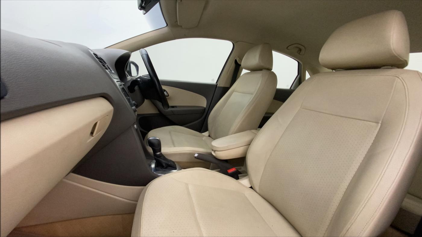 2015 Volkswagen Vento HIGHLINE 1.5 AT, Diesel, Automatic, 95,399 km, Right Side Front Door Cabin