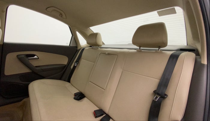 2015 Volkswagen Vento HIGHLINE 1.5 AT, Diesel, Automatic, 95,399 km, Right Side Rear Door Cabin