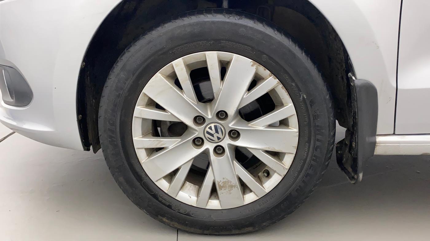 2015 Volkswagen Vento HIGHLINE 1.5 AT, Diesel, Automatic, 95,399 km, Left Front Wheel