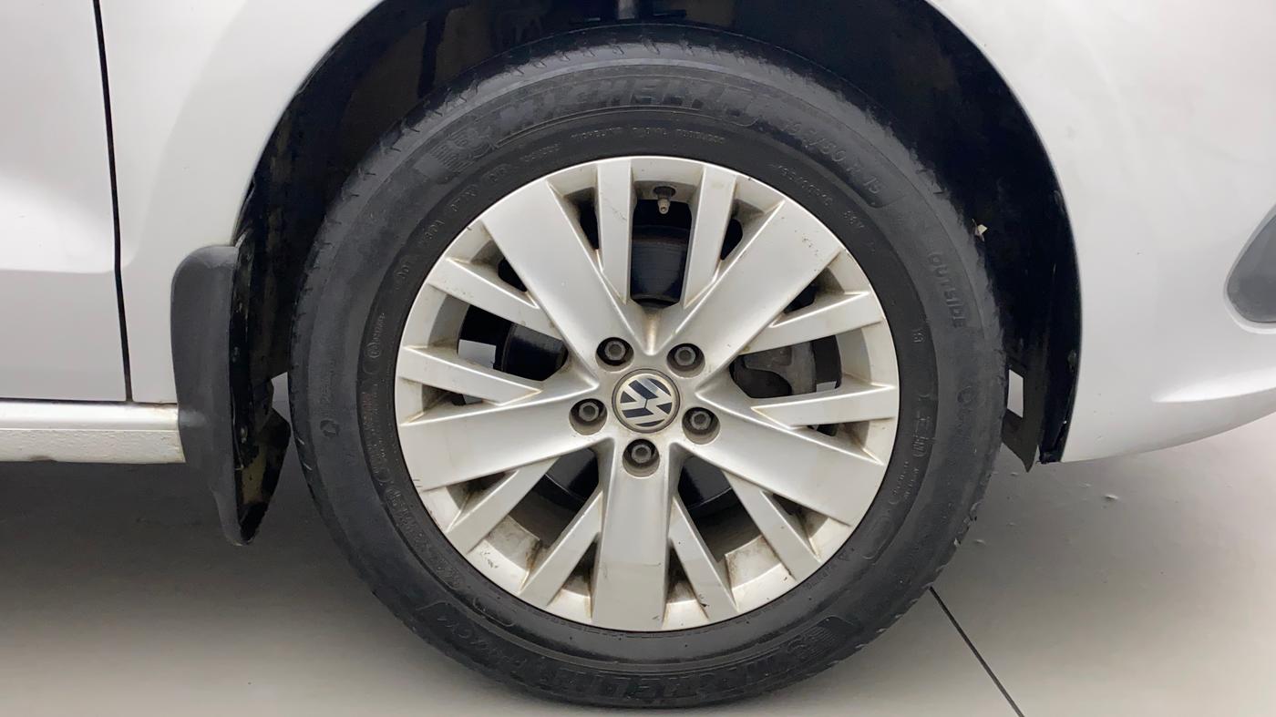 2015 Volkswagen Vento HIGHLINE 1.5 AT, Diesel, Automatic, 95,399 km, Right Front Wheel