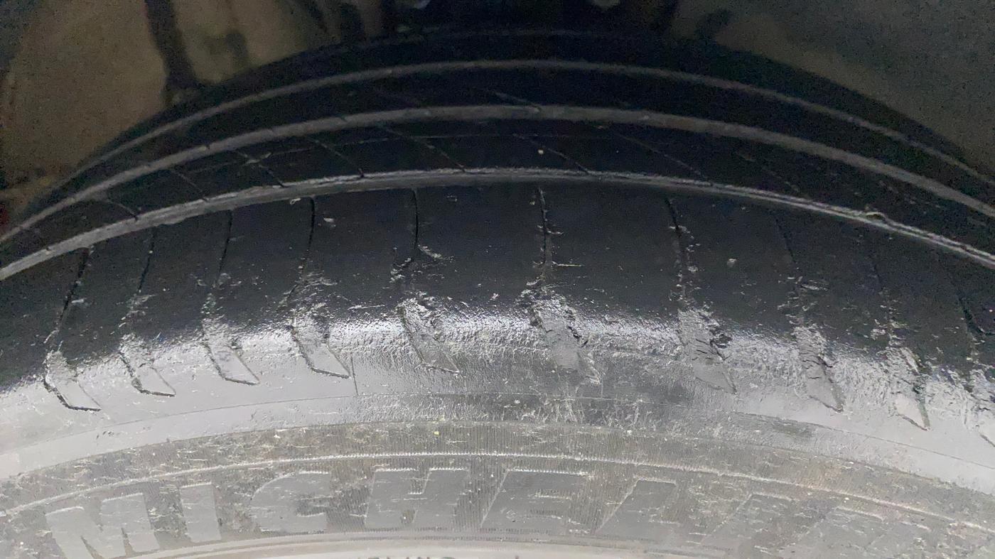 2015 Volkswagen Vento HIGHLINE 1.5 AT, Diesel, Automatic, 95,399 km, Right Front Tyre Tread