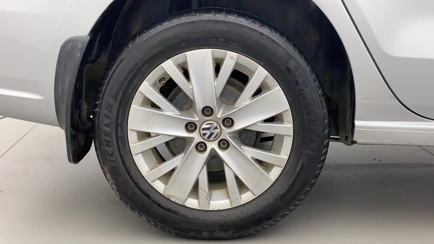 2015 Volkswagen Vento HIGHLINE 1.5 AT, Diesel, Automatic, 95,399 km, Right Rear Wheel
