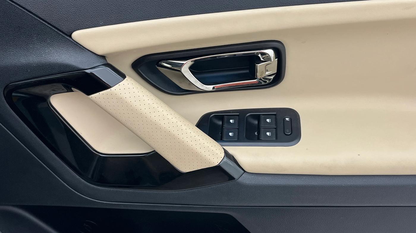 2022 Tata Safari XZA PLUS, Diesel, Automatic, 45,363 km, Driver Side Door Panels Control