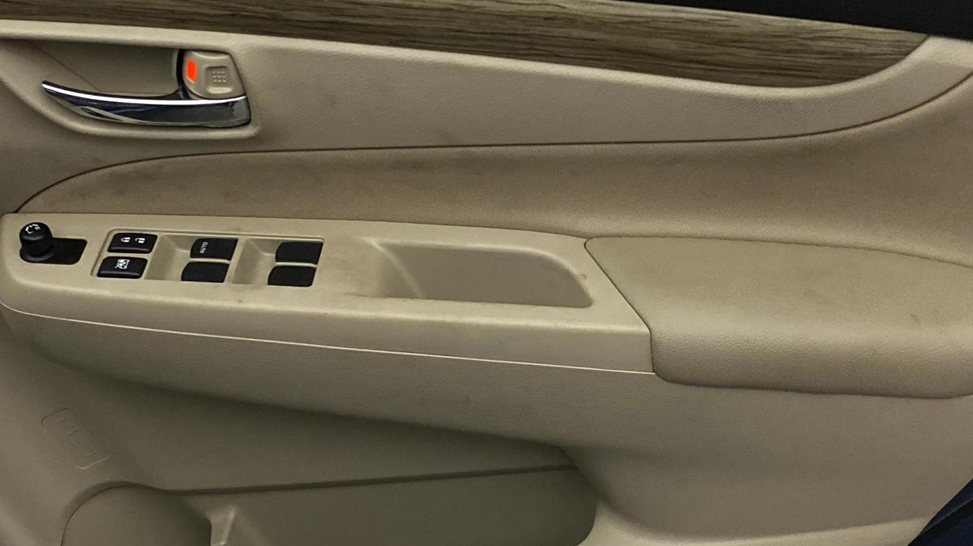 2021 Maruti Ciaz SIGMA 1.5 SHVS MT  PETROL, Petrol, Manual, 31,012 km, Driver Side Door Panels Control