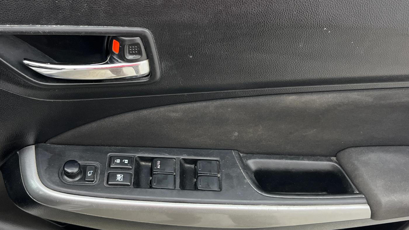 2018 Maruti Swift ZXI AMT, Petrol, Automatic, 59,177 km, Driver Side Door Panels Control
