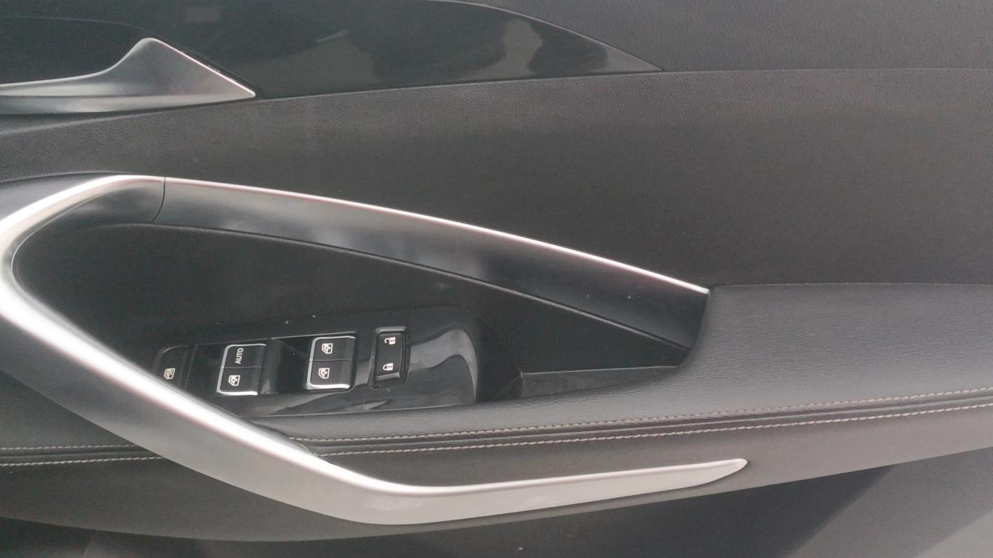 2020 MG HECTOR SHARP 1.5 DCT PETROL, Petrol, Automatic, 60,802 km, Driver Side Door Panels Control