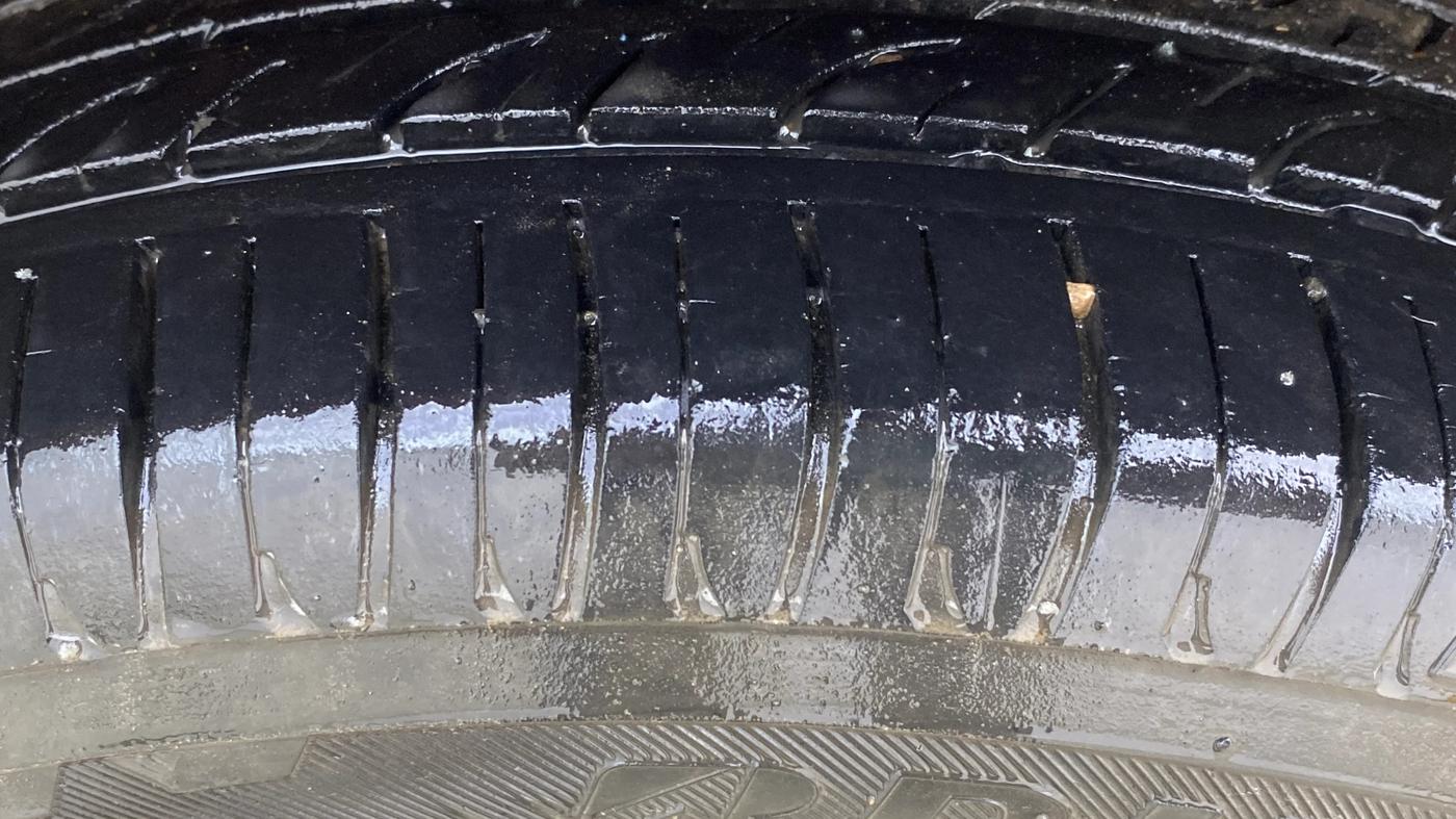 2014 Maruti Wagon R Stingray VXI, Petrol, Manual, 28,537 km, Right Rear Tyre Tread
