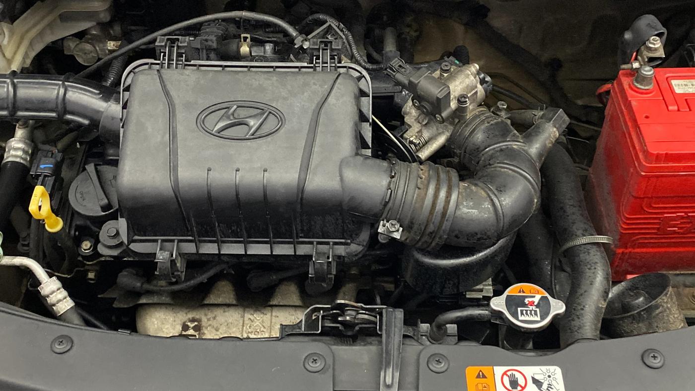 2015 Hyundai i10 MAGNA 1.1, Petrol, Manual, 77,729 km, Engine View