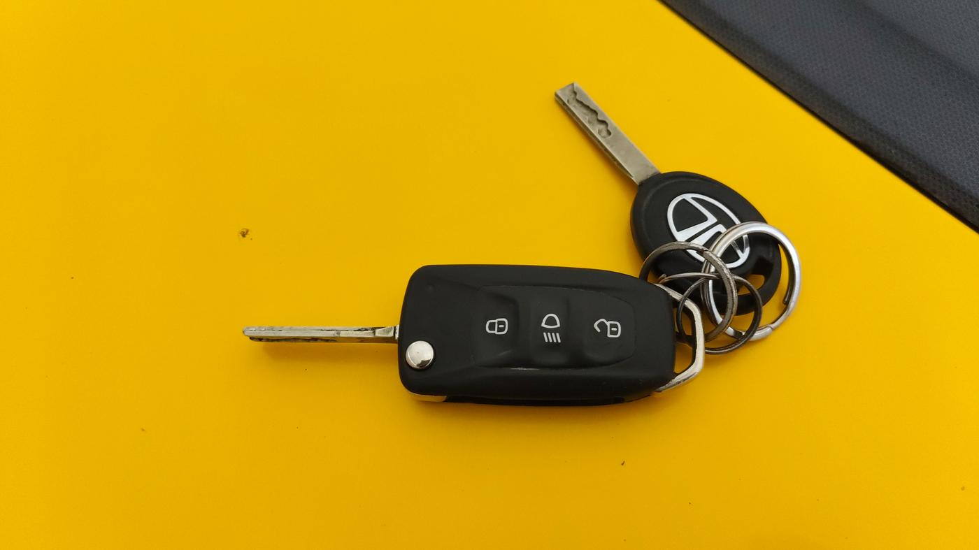 2020 Tata Tiago XT PETROL, Petrol, Manual, 57,829 km, Key Close Up