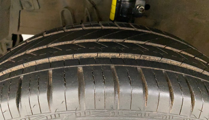 2016 Maruti Ertiga VXI, Petrol, Manual, 86,518 km, Left Front Tyre Tread
