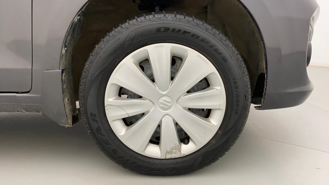 2016 Maruti Ertiga VXI, Petrol, Manual, 86,518 km, Right Front Wheel