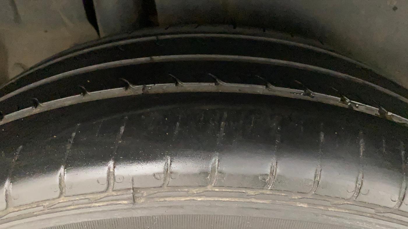 2016 Maruti Ertiga VXI, Petrol, Manual, 86,518 km, Right Rear Tyre Tread