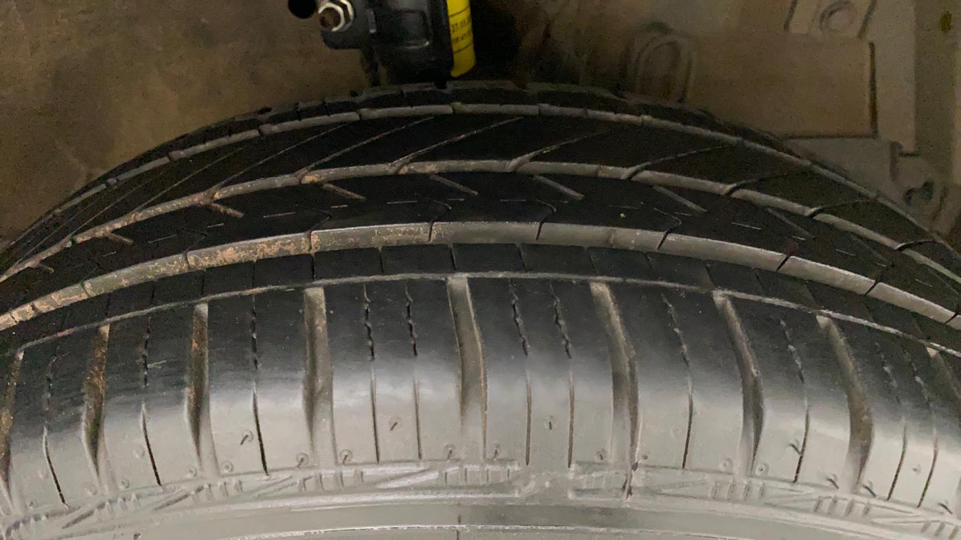 2016 Maruti Ertiga VXI, Petrol, Manual, 86,518 km, Right Front Tyre Tread