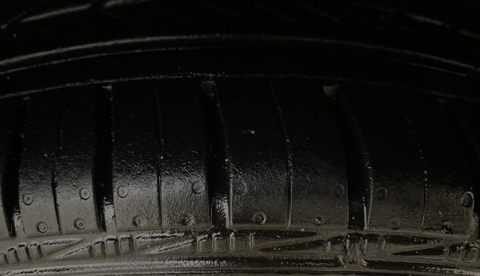 2016 Volkswagen Polo HIGHLINE1.2L, Petrol, Manual, 74,301 km, Right Front Tyre Tread