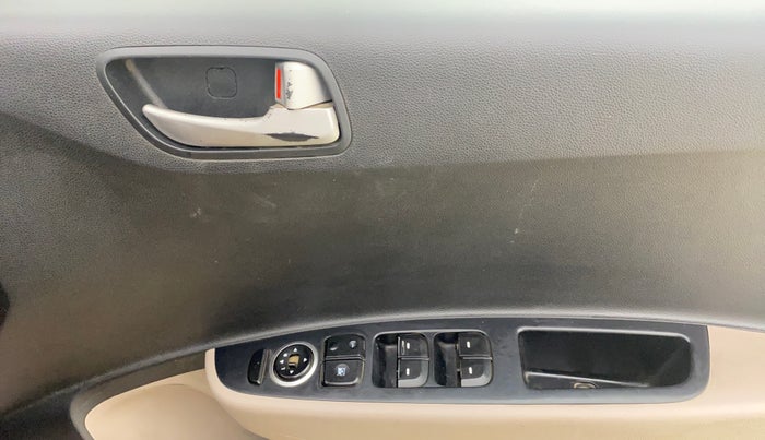 2015 Hyundai Grand i10 SPORTZ 1.2 KAPPA VTVT, CNG, Manual, 1,32,775 km, Driver Side Door Panels Control