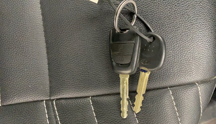 2015 Hyundai Grand i10 SPORTZ 1.2 KAPPA VTVT, CNG, Manual, 1,32,775 km, Key Close Up