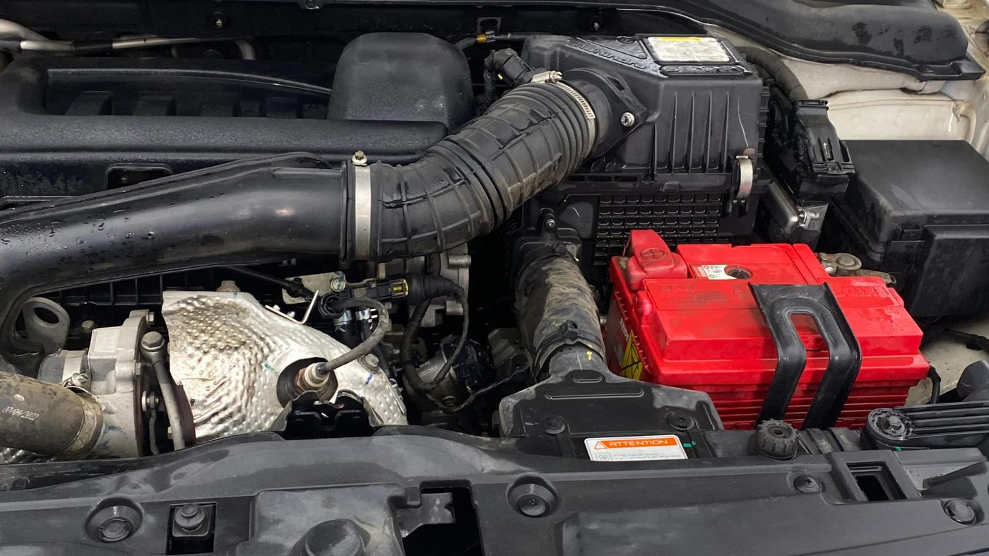 2022 Mahindra XUV300 W8 (O) 1.5 DIESEL AMT, Diesel, Automatic, 86,532 km, Engine View - Left