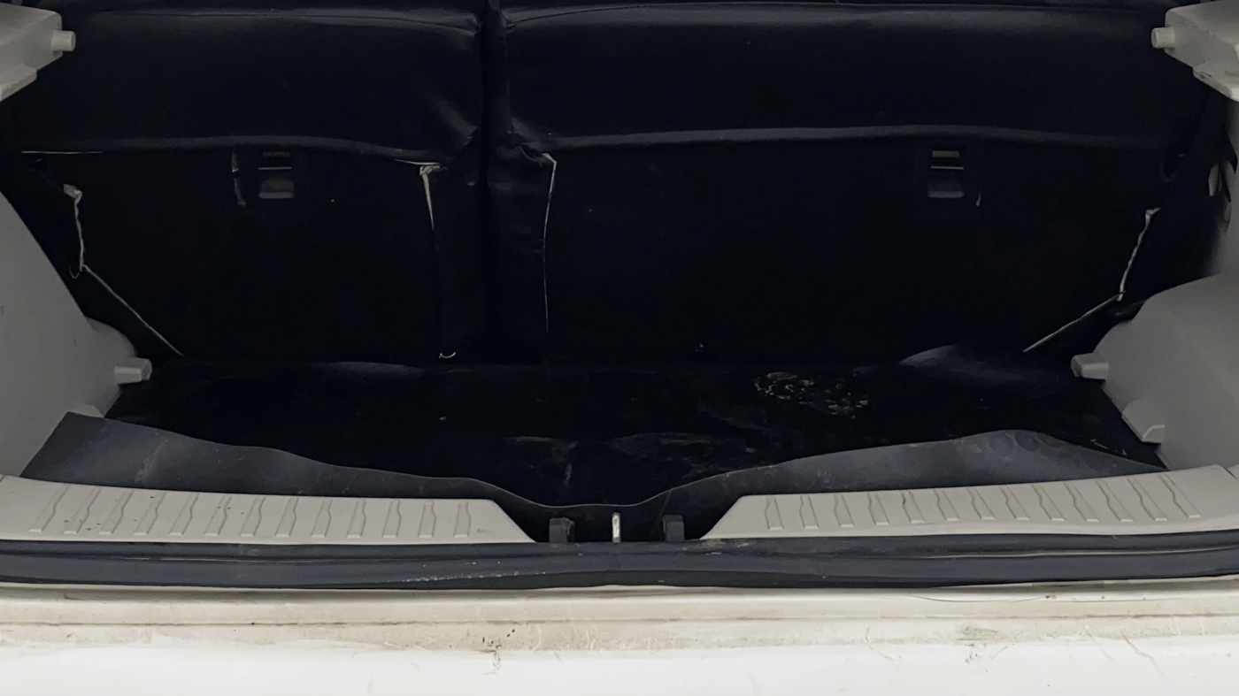 2022 Mahindra XUV300 W8 (O) 1.5 DIESEL AMT, Diesel, Automatic, 86,532 km, Boot Inside