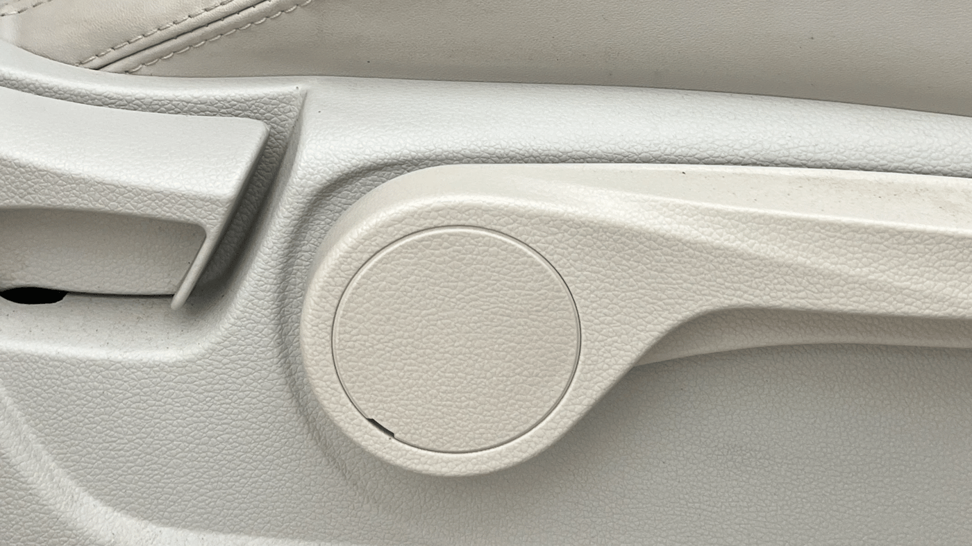 2022 Mahindra XUV300 W8 (O) 1.5 DIESEL AMT, Diesel, Automatic, 86,532 km, Driver Side Adjustment Panel