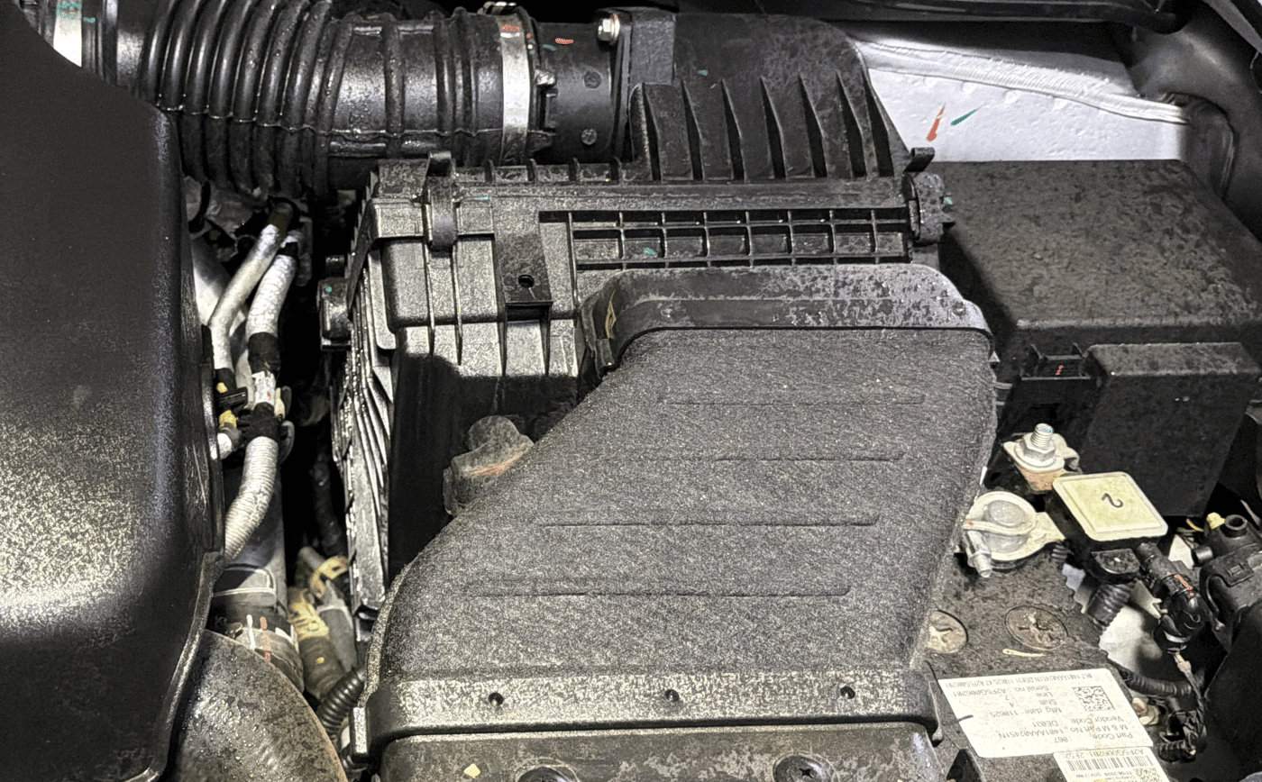 2025 Mahindra XUV700 AX 5 P MT 7 STR, Petrol, Manual, 30,585 km, Engine View - Left