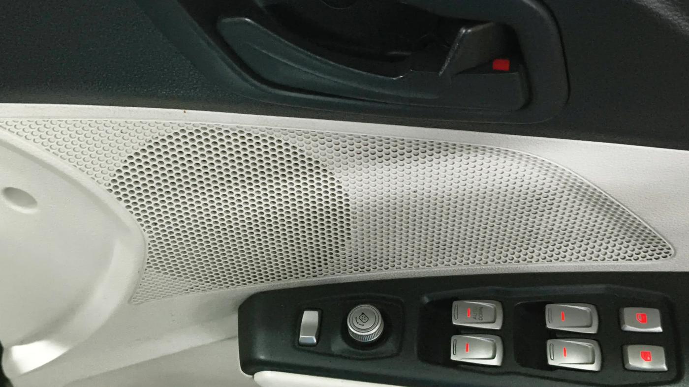 2023 Mahindra XUV300 W6 1.2 PETROL, Petrol, Manual, 36,754 km, Driver Side Door Panels Control