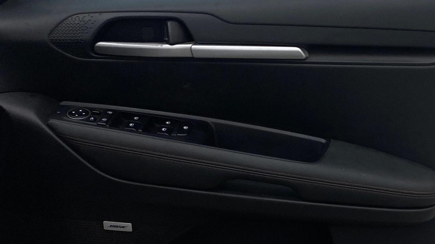 2022 KIA SONET GTX PLUS 1.5, Diesel, Manual, 1,19,285 km, Driver Side Door Panels Control
