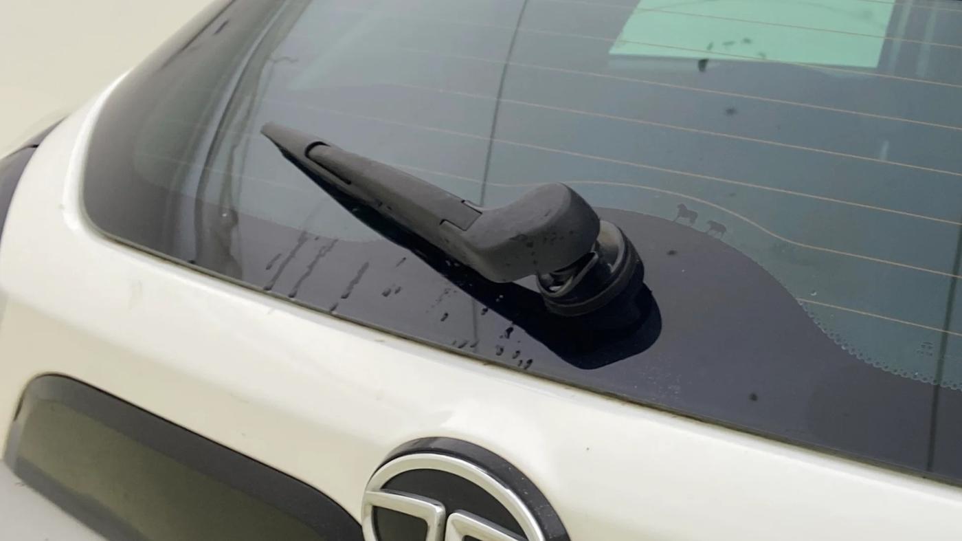 2020 Tata NEXON XZA PLUS PETROL, Petrol, Automatic, 1,27,344 km, Rear Wiper