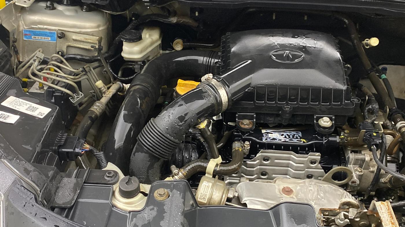 2020 Tata NEXON XZA PLUS PETROL, Petrol, Automatic, 1,27,344 km, Engine View - Right