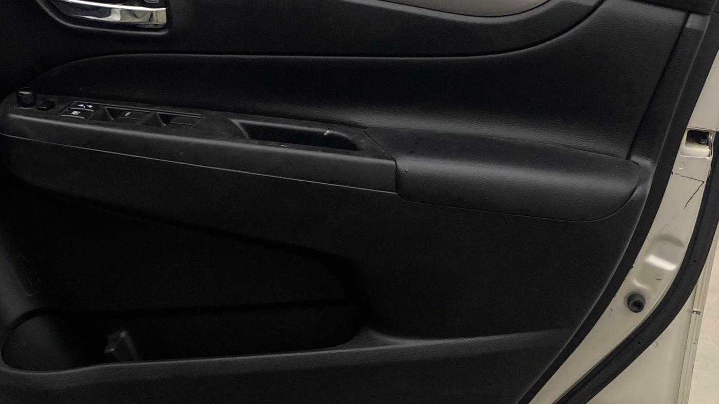 2018 Maruti Ciaz S DIESEL 1.3, Diesel, Manual, 1,23,269 km, Driver Side Door Panels Control