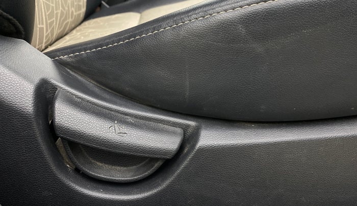 2016 Hyundai Grand i10 MAGNA 1.2 KAPPA VTVT, Petrol, Manual, 11,610 km, Driver Side Adjustment Panel