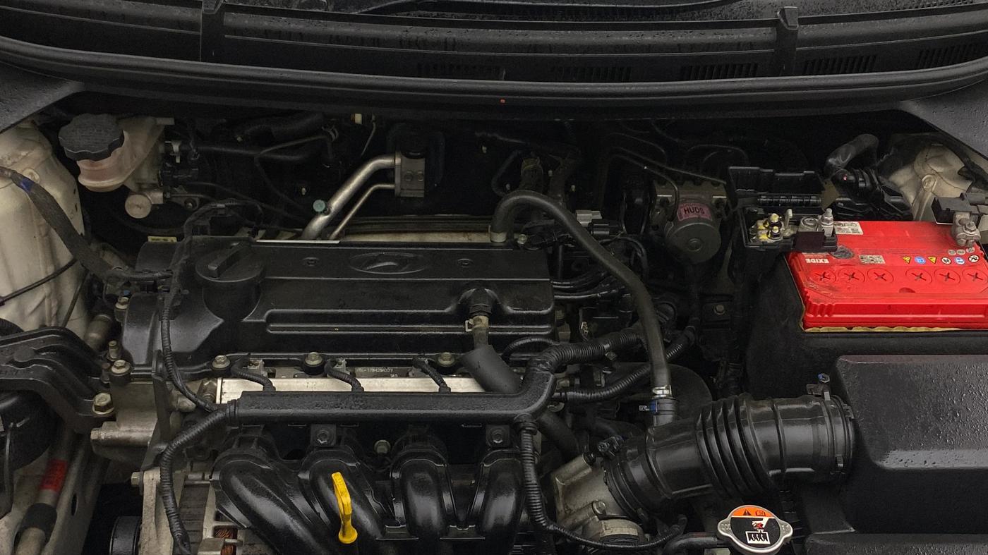 2017 Hyundai i20 Active 1.2 S, Petrol, Manual, 34,189 km, Engine View