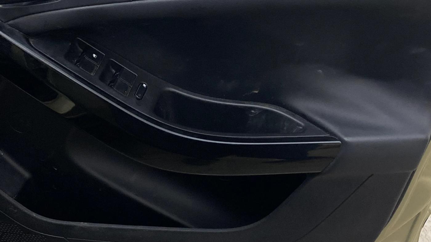 2022 Tata NEXON XZA PLUS KAZIRANGA PETROL, Petrol, Automatic, 98,852 km, Driver Side Door Panels Control