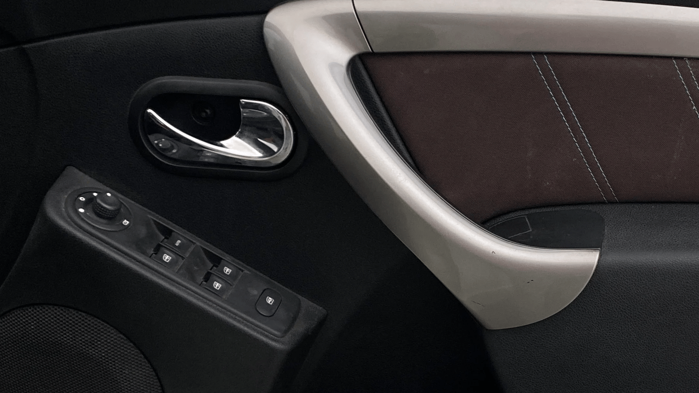 2020 Renault Duster RXZ 1.3 TURBO PETROL MT, Petrol, Manual, 43,876 km, Driver Side Door Panels Control