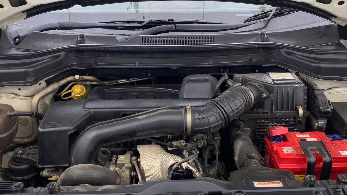 2020 Mahindra XUV300 W8 1.5 DIESEL, Diesel, Manual, 45,333 km, Engine View