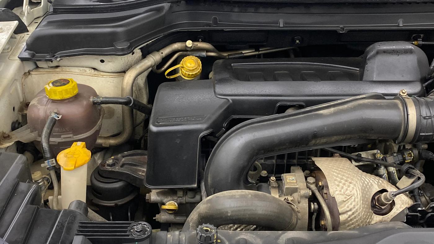 2020 Mahindra XUV300 W8 1.5 DIESEL, Diesel, Manual, 45,333 km, Engine View - Right