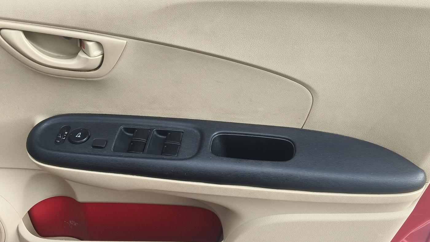 2015 Honda Brio VX AT, Petrol, Automatic, 63,920 km, Driver Side Door Panels Control