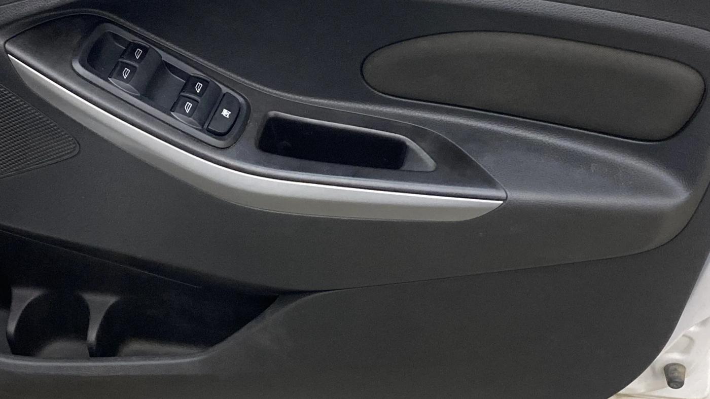 2015 Ford New Figo TREND 1.5L DIESEL, Diesel, Manual, 1,01,193 km, Driver Side Door Panels Control