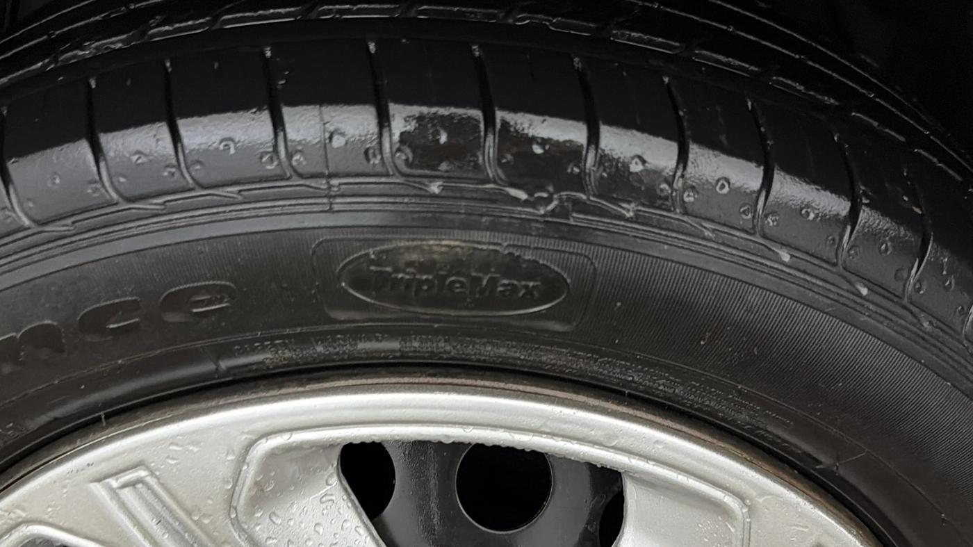 2018 Tata NEXON XM PETROL, Petrol, Manual, 63,300 km, Left Front Tyre Tread