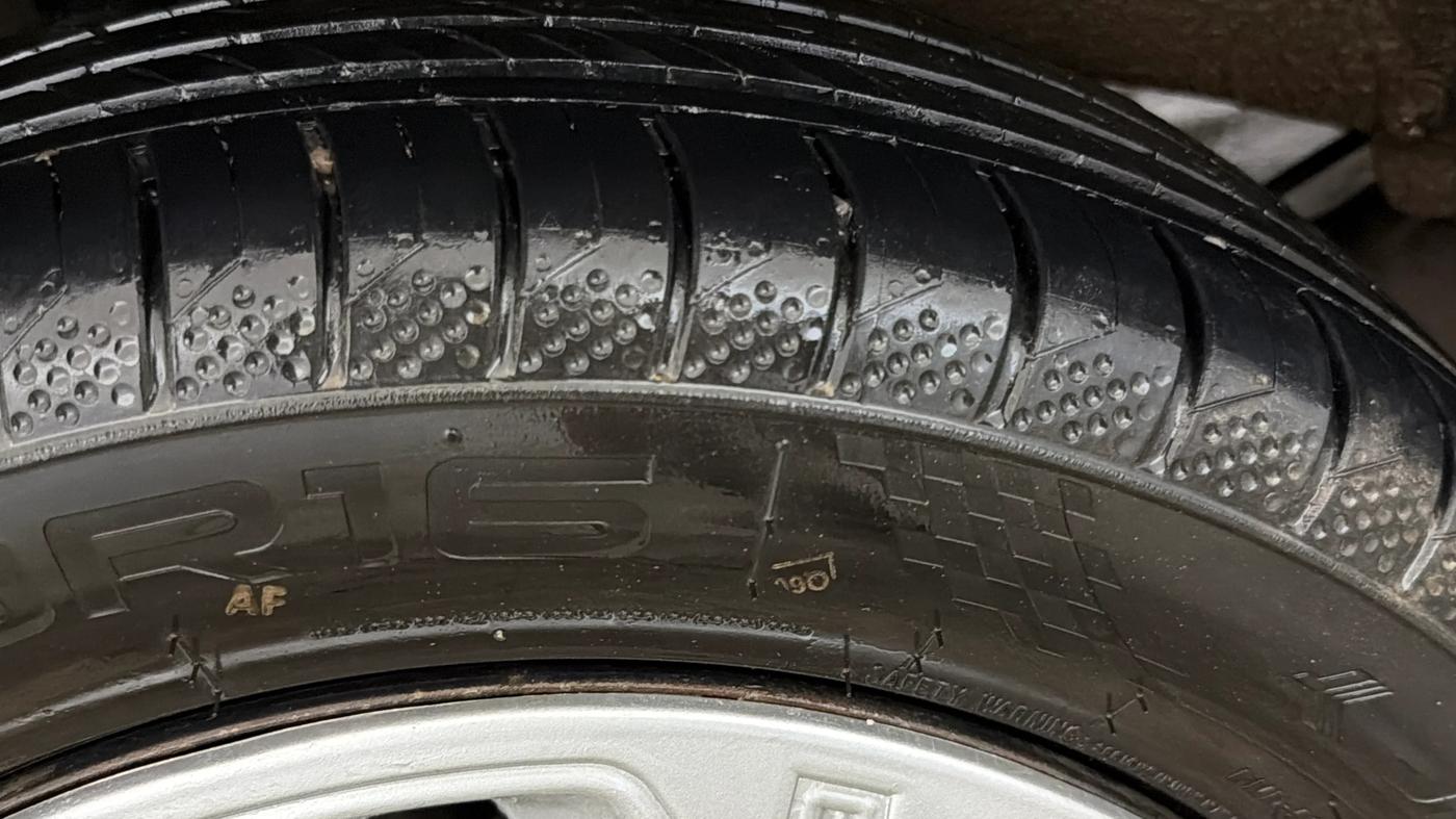2018 Tata NEXON XM PETROL, Petrol, Manual, 63,300 km, Right Rear Tyre Tread