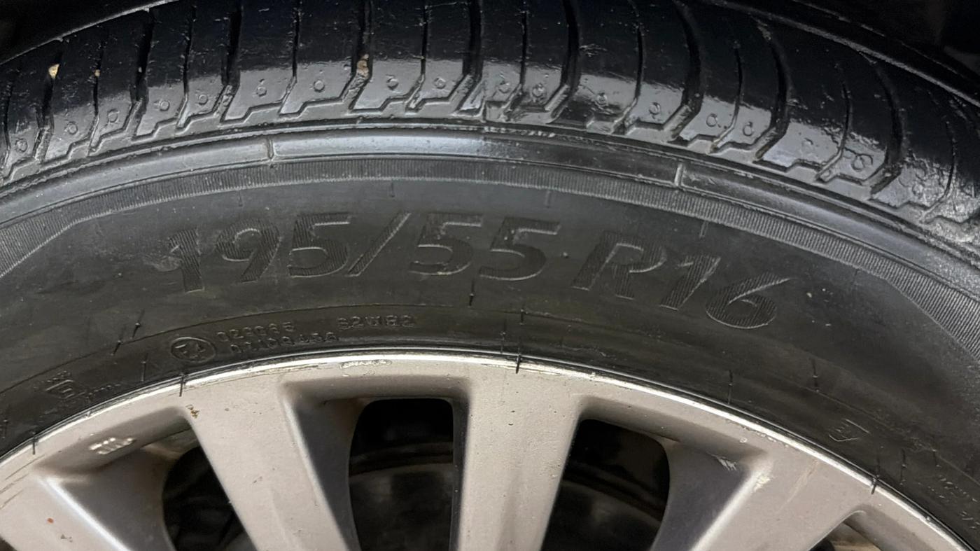 2017 Maruti Ciaz ALPHA 1.4 PETROL, Petrol, Manual, 36,276 km, Right Front Tyre Tread