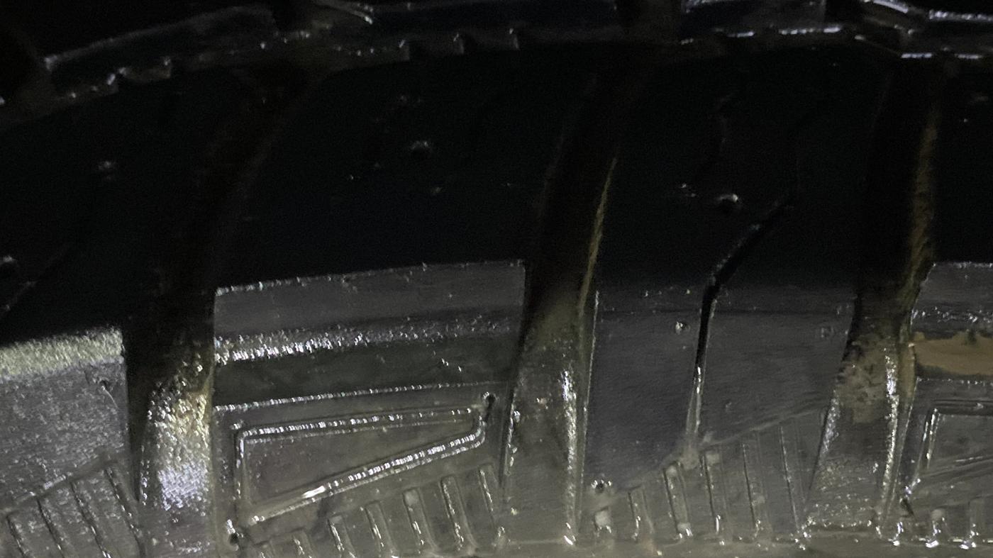 2019 Mahindra XUV500 W9, Diesel, Manual, 77,303 km, Left Front Tyre Tread