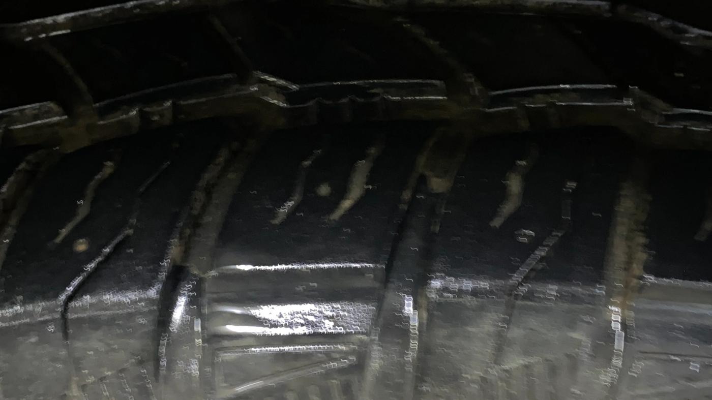 2019 Mahindra XUV500 W9, Diesel, Manual, 77,303 km, Left Rear Tyre Tread