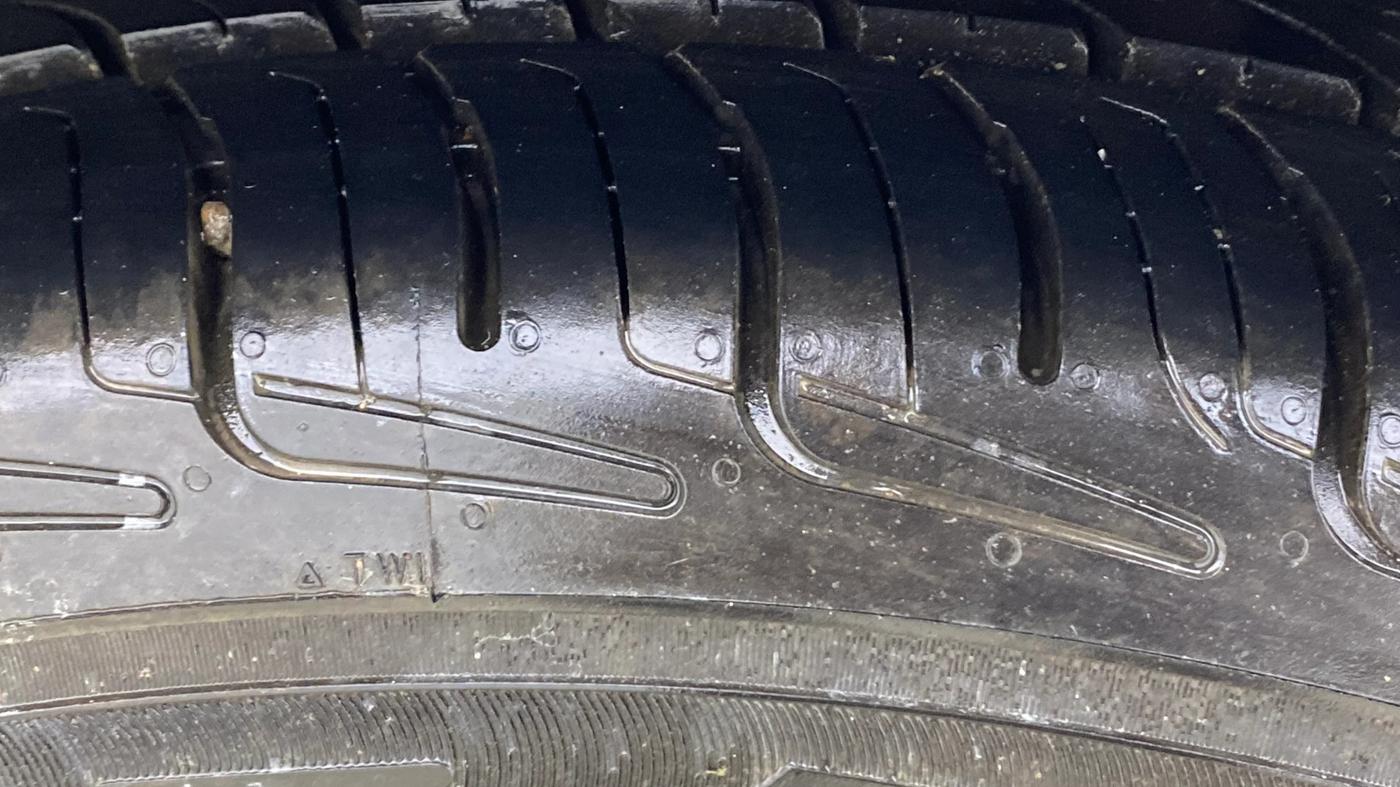 2014 Maruti Ritz ZXI, Petrol, Manual, 27,746 km, Left Rear Tyre Tread