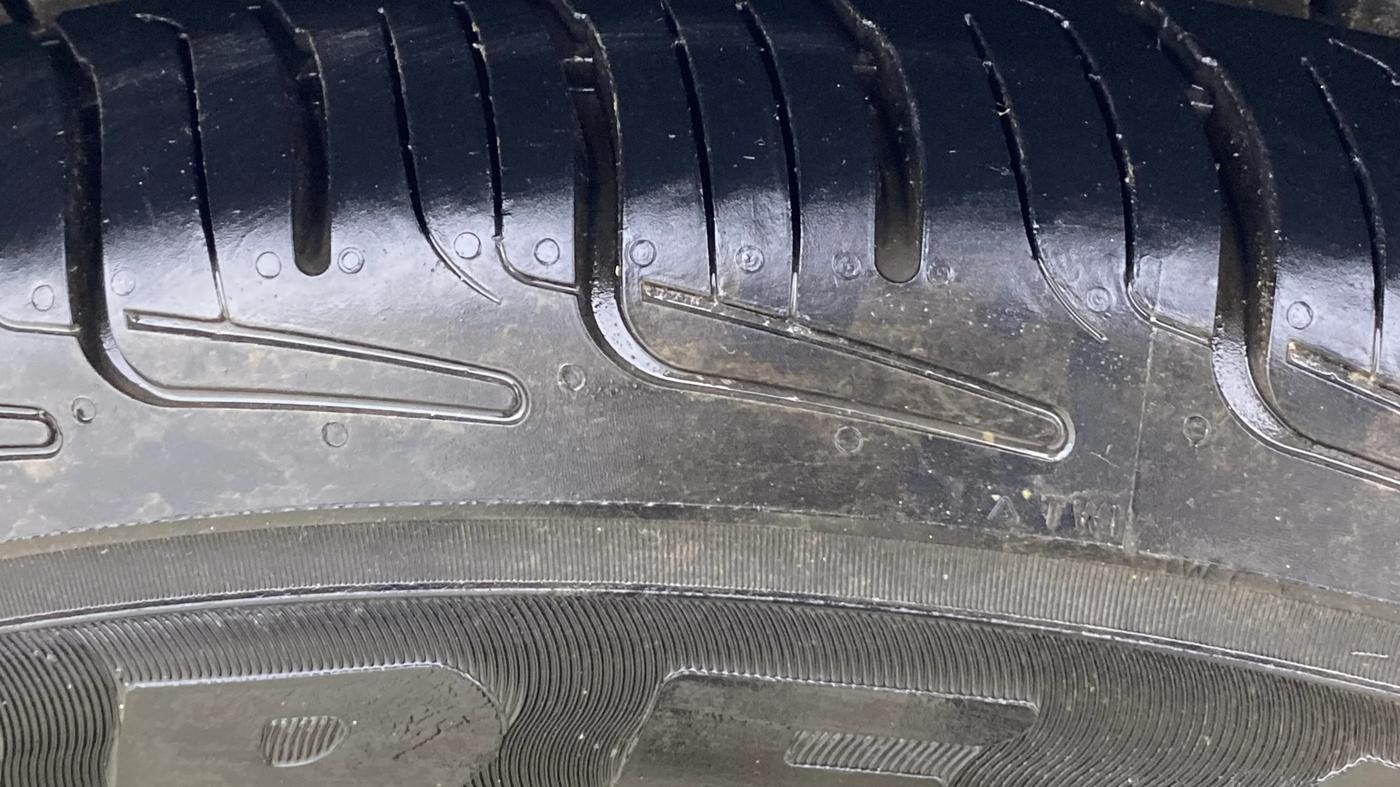 2014 Maruti Ritz ZXI, Petrol, Manual, 27,746 km, Right Front Tyre Tread
