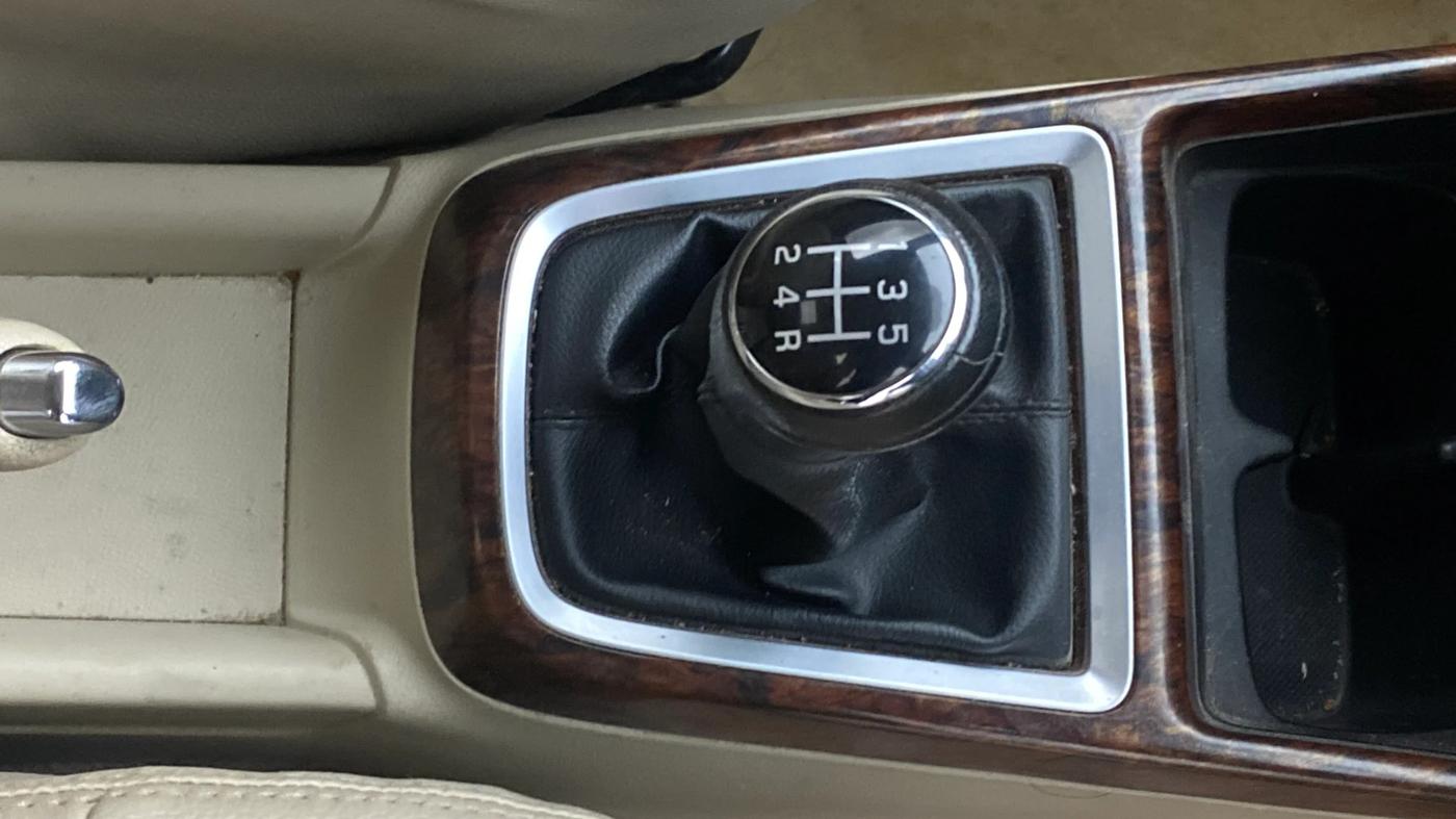 2019 Maruti Dzire VXI, Petrol, Manual, 64,459 km, Gear Lever