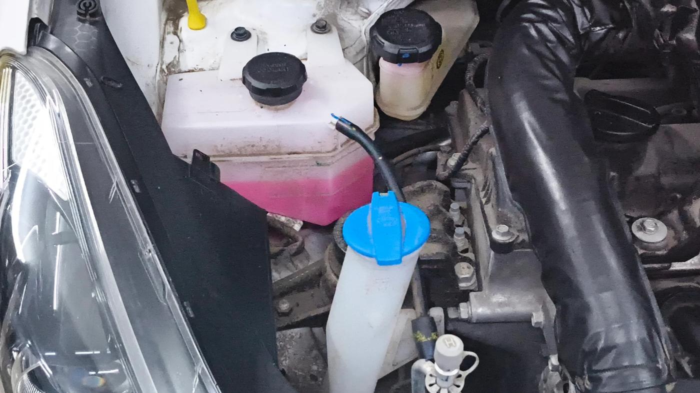 2025 Hyundai GRAND I10 NIOS SPORTZ AMT 1.2 KAPPA VTVT, Petrol, Automatic, 5,223 km, Engine View - Right
