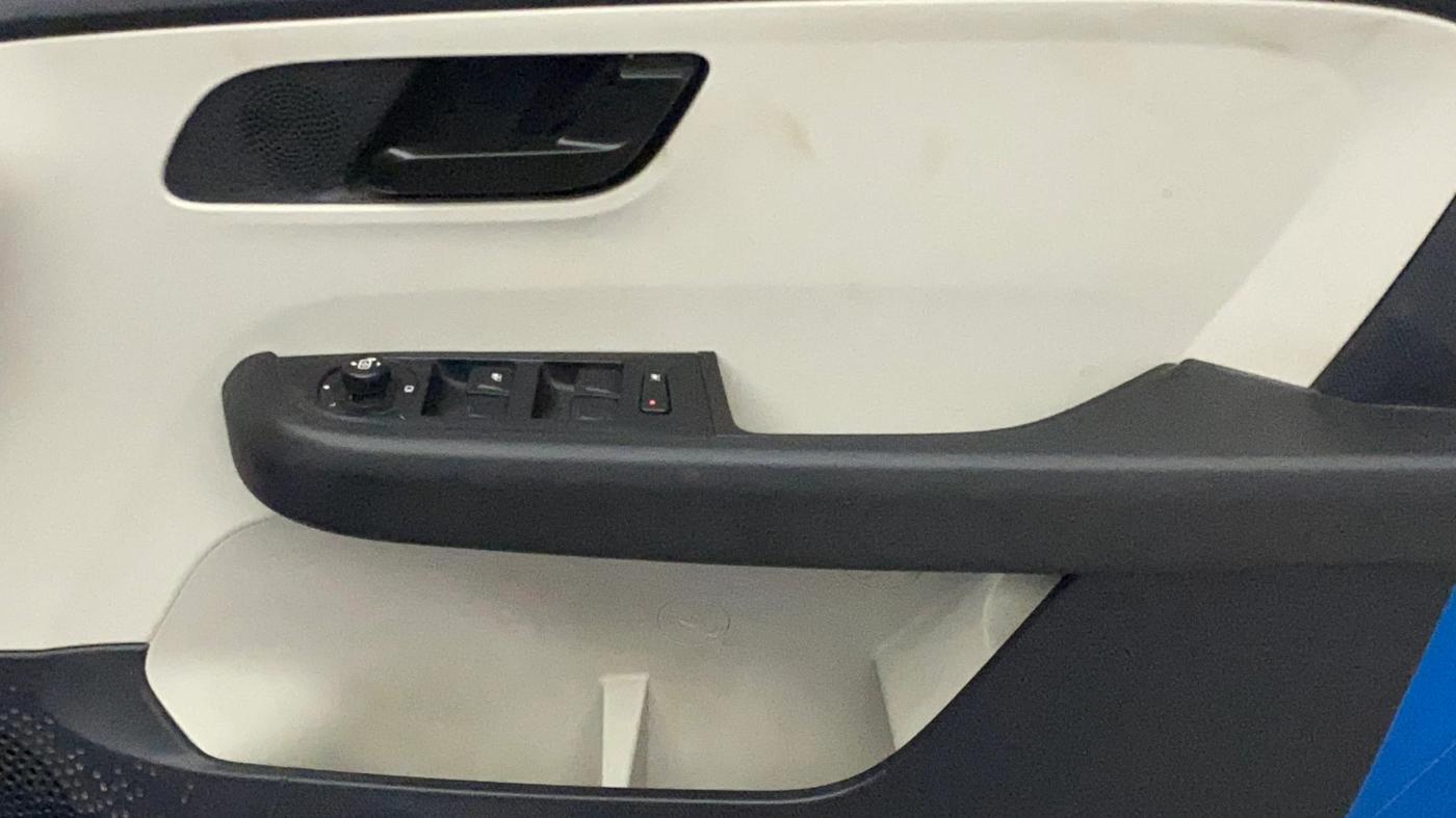 2021 Tata ALTROZ XM PLUS PETROL, Petrol, Manual, 35,132 km, Driver Side Door Panels Control
