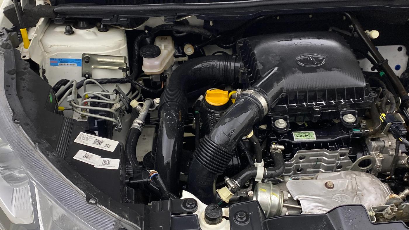 2022 Tata NEXON XMA SUNROOF PETROL, Petrol, Automatic, 14,378 km, Engine View - Right